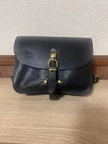 할인 중 IL BISONTE 일비종떼 가죽 숄더백 블랙