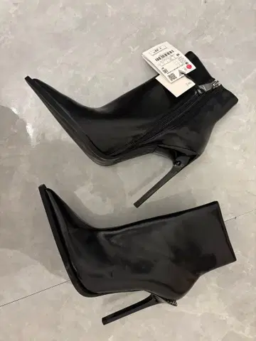 ZARA 블랙 스틸레토 핑힐 부츠