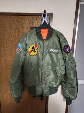 AVIREX MA-1 탑건 콜라보