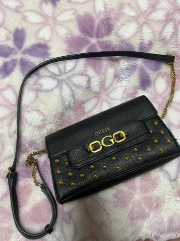 GUESS 숄더백 블랙 스터드