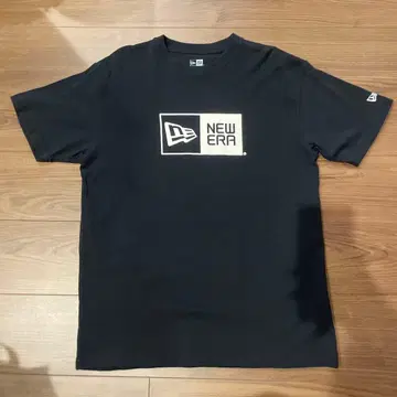 NEW ERA 박스 로고 T셔츠 블랙