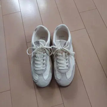 ZARA 소프트 러닝 스니커즈 24.6cm
