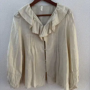 프릴 옷깃 긴팔 블라우스 베이지