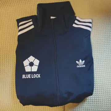 [미사용 새상품] 아디다스 BLUE LOCK 트랙탑 블루 x 화이트 XL