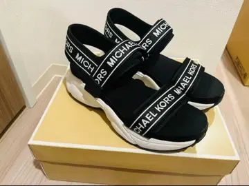 새상품 MICHAEL KORS 로고 스트랩 스포츠 샌들