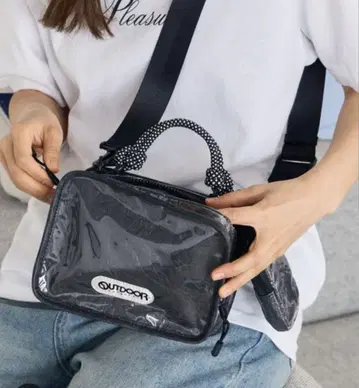 OUTDOOR PRODUCTS 타이벡 x PVC 박스 숄더