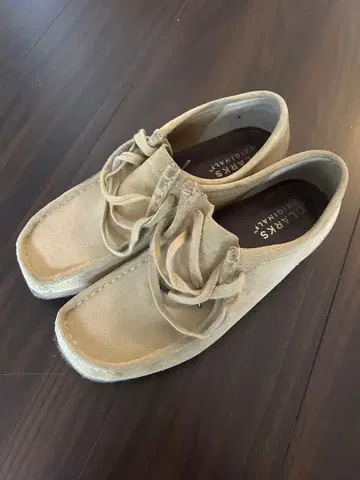Clarks Originals 왈라비 베이지 스웨이드 26.5