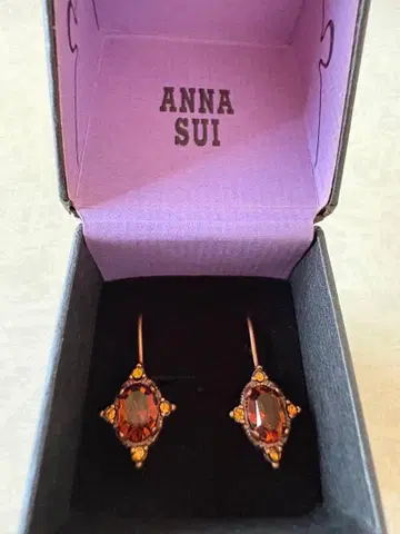 ANNA SUI 안나수이 앤티크풍 스톤 귀걸이 박스 포함