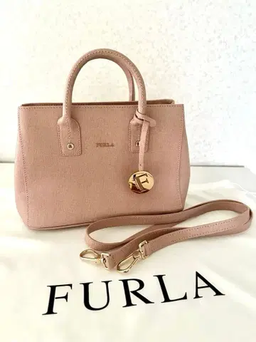 가격 인하 새상품급 FURLA 핸드백 스트랩 포함 스모키 핑크