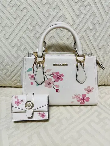 새상품 Michael Kors 벚꽃 패턴 2way 백 지갑 세트