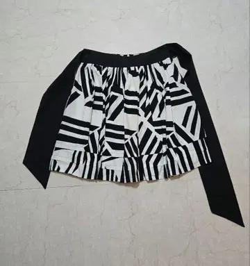 ZARA BASIC 플레어 스커트 L 사이즈 모노톤