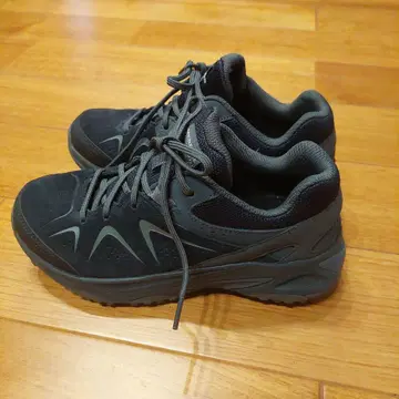 MERRELL 트레킹 슈즈 블랙 23cm