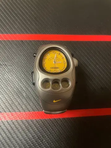 NIKE gsx 티타늄 시계 옐로우 컬러 작동 확인 완료