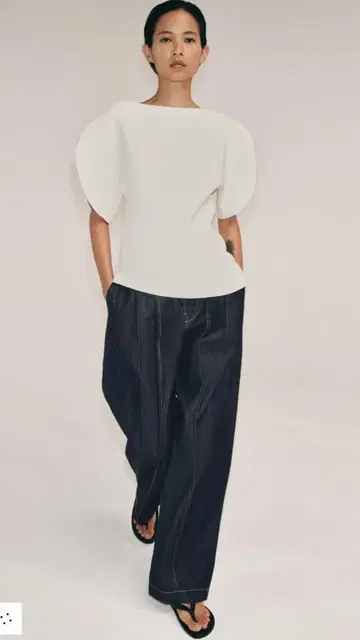 즉시 완판 ZARA 퍼프 슬리브 상의 ZW COLLECTION