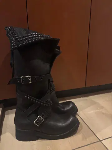 kmrii Crush Layered Boots