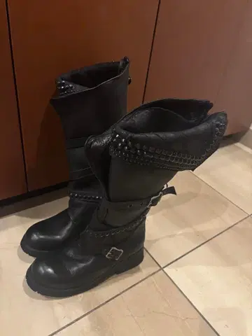 kmrii Crush Layered Boots