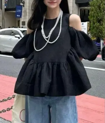 Bibiy. 비비 조세핀 탑 블랙