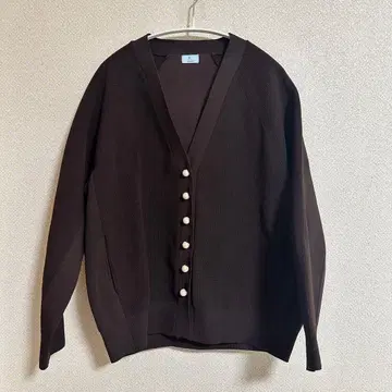 쿠미쿄쿠 다크 브라운 V넥 가디건