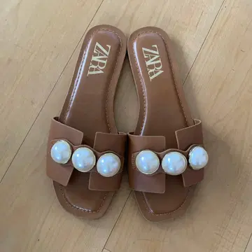 ZARA 펄 장식 플랫 샌들 브라운