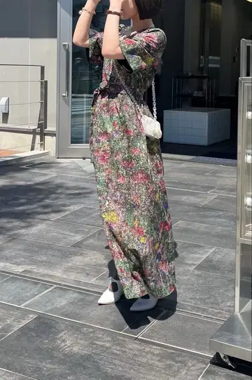 꽃무늬 V넥 롱 원피스 / AKIRANAKA