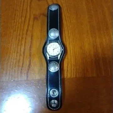나가부치 츠요시 사쿠라지마 블랙 가죽 코인 콩초 팔찌 시계 극레어!