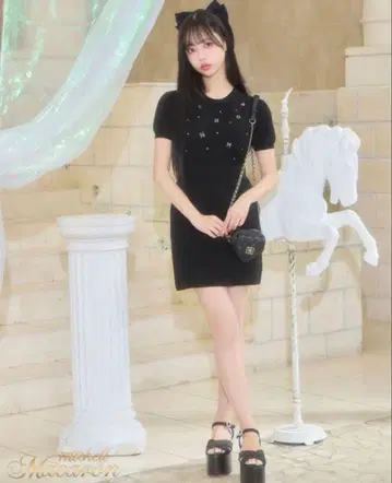 미셸 마카롱 랜덤 스톤 니트 원피스 블랙