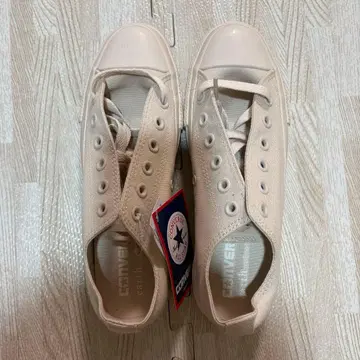 컨버스 x 어스 콜라보 스니커즈