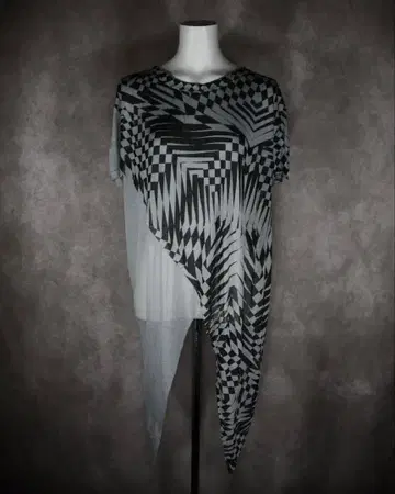 Gareth Pugh 가레스 퓨 기하학 패턴 티셔츠