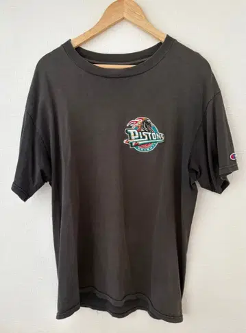 90s Champion 피스톤즈 자수 로고 티셔츠 L