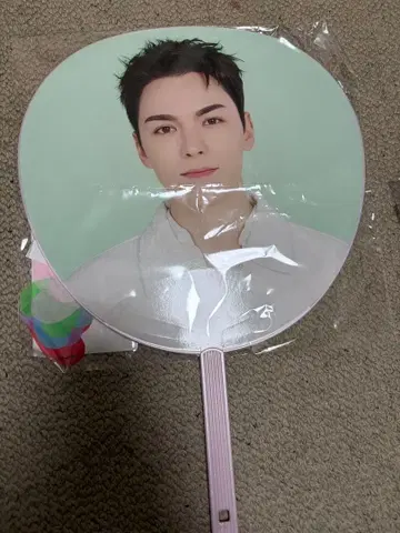 SEVENTEEN YAKUSOKU 이미지 피케 부채 버논