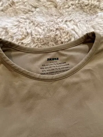 Skims t-shirt