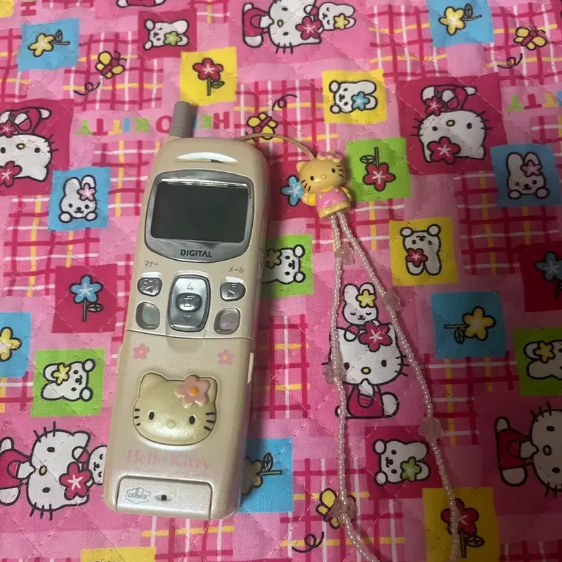 헬로키티 고전 핸드폰 (고전 태닝 비즈 스트랩도)