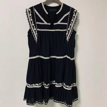ZARA 인기 디자인 대비 자수 원피스 블랙 슬리브리스