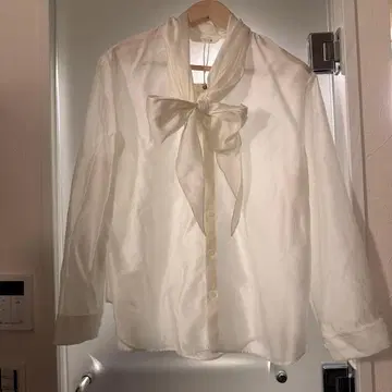 ZARA 보타이 긴팔 셔츠 화이트 S 사이즈