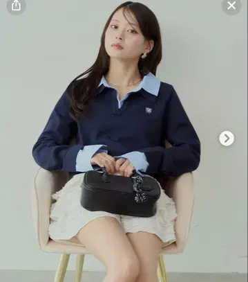 Chico 자수 장식 카라 부착 폴로 니트