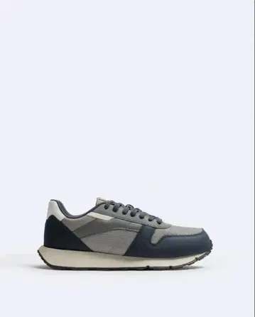 ZARA 대비 스니커즈