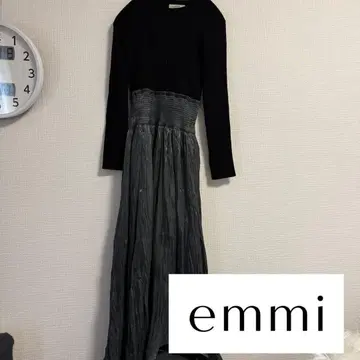 emmi 이소재 롱 원피스 리브 허리밴딩