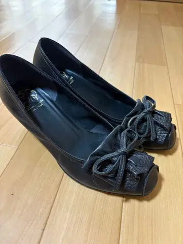 Akakura 펌프스 블랙 리본