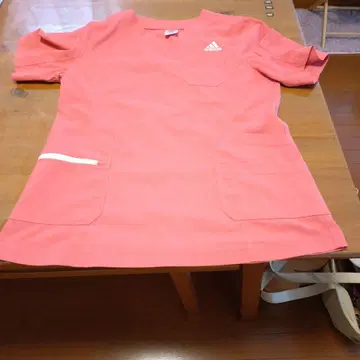 아디다스 스크럽 반팔 상의 코랄 핑크 XOT