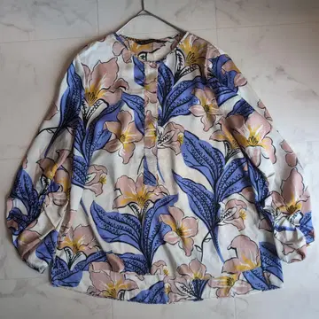 새상품급 ZARA 자라 드롭 숄더 새틴 블라우스 꽃무늬 올 패턴 L