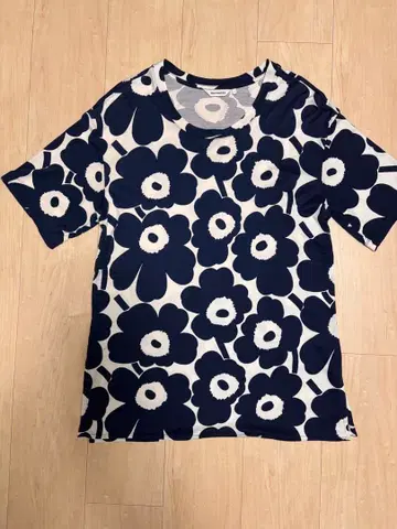 [새상품급] marimekko Unikko 우니코 T셔츠 네이비 s사이즈