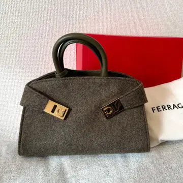 미사용품 Ferragamo Hug xs 일본 한정품