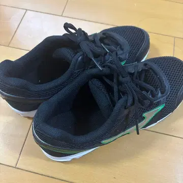 MIZUNO 스니커즈 블랙 그린