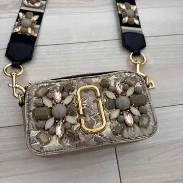 MARC JACOBS 숄더백 비쥬 장식