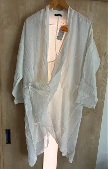 택 포함 새상품 화이트 가디건