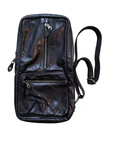 BAGGY PORT 가죽 바디백 블랙