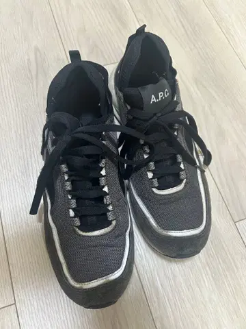 APC 스니커즈