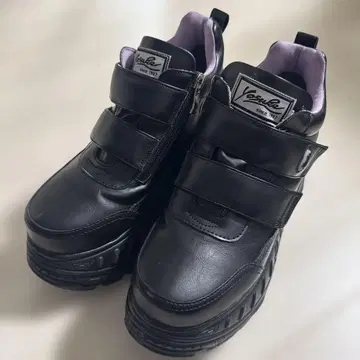 YOSUKE 통굽 스니커즈 블랙