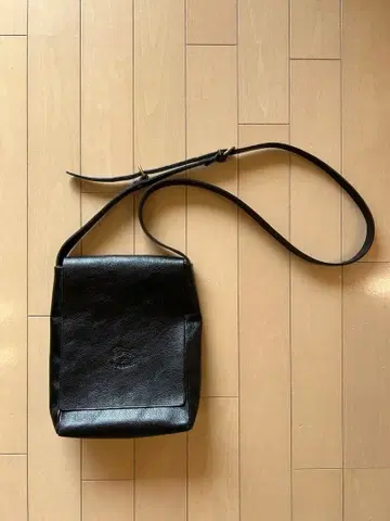 IL BISONTE 가죽 숄더백 블랙