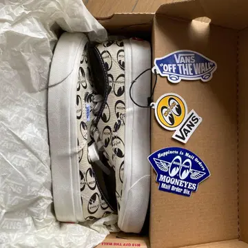 VANS x MOON 스니커즈